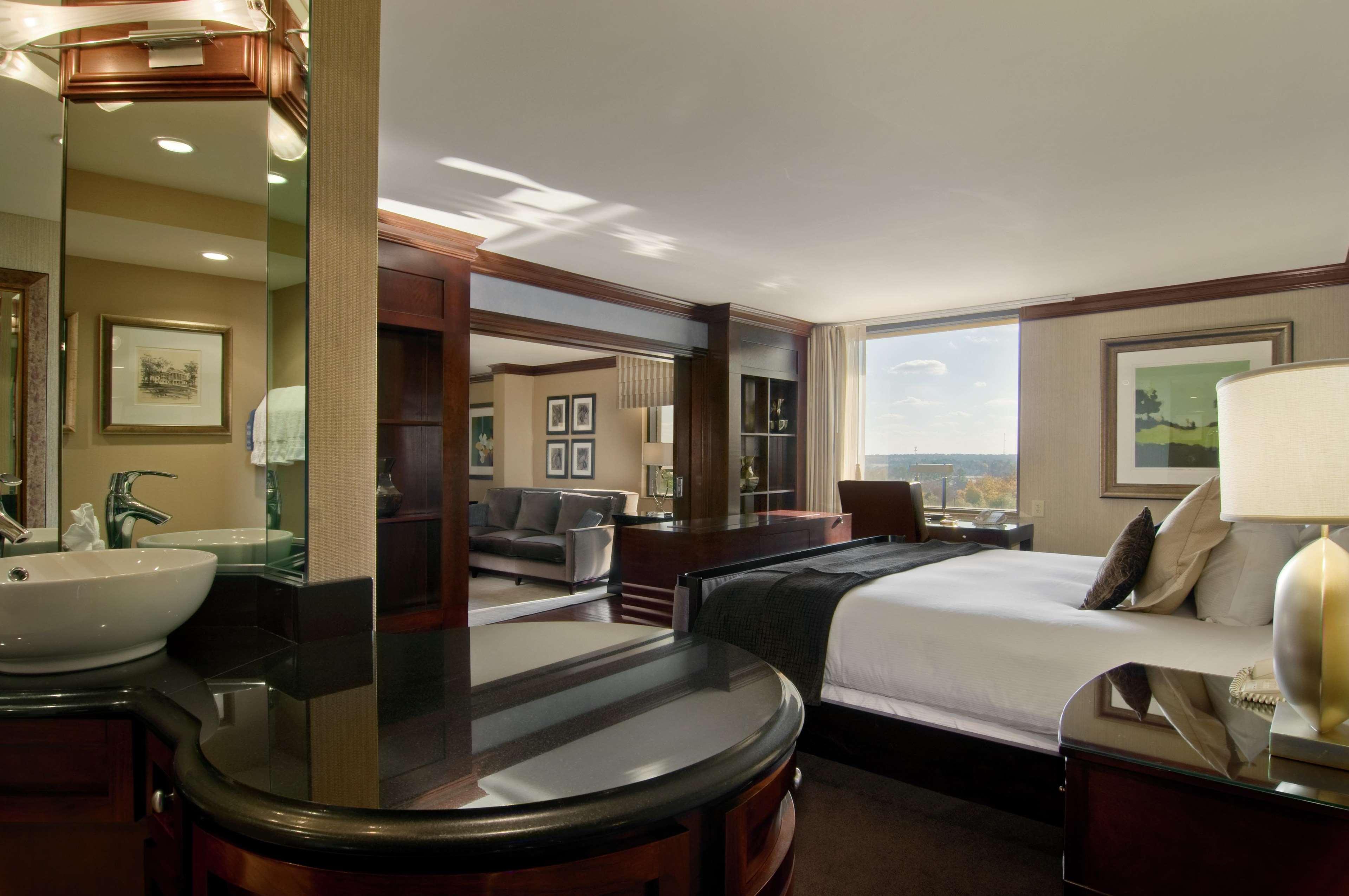 Hilton Raleigh North Hills Hotel Buitenkant foto