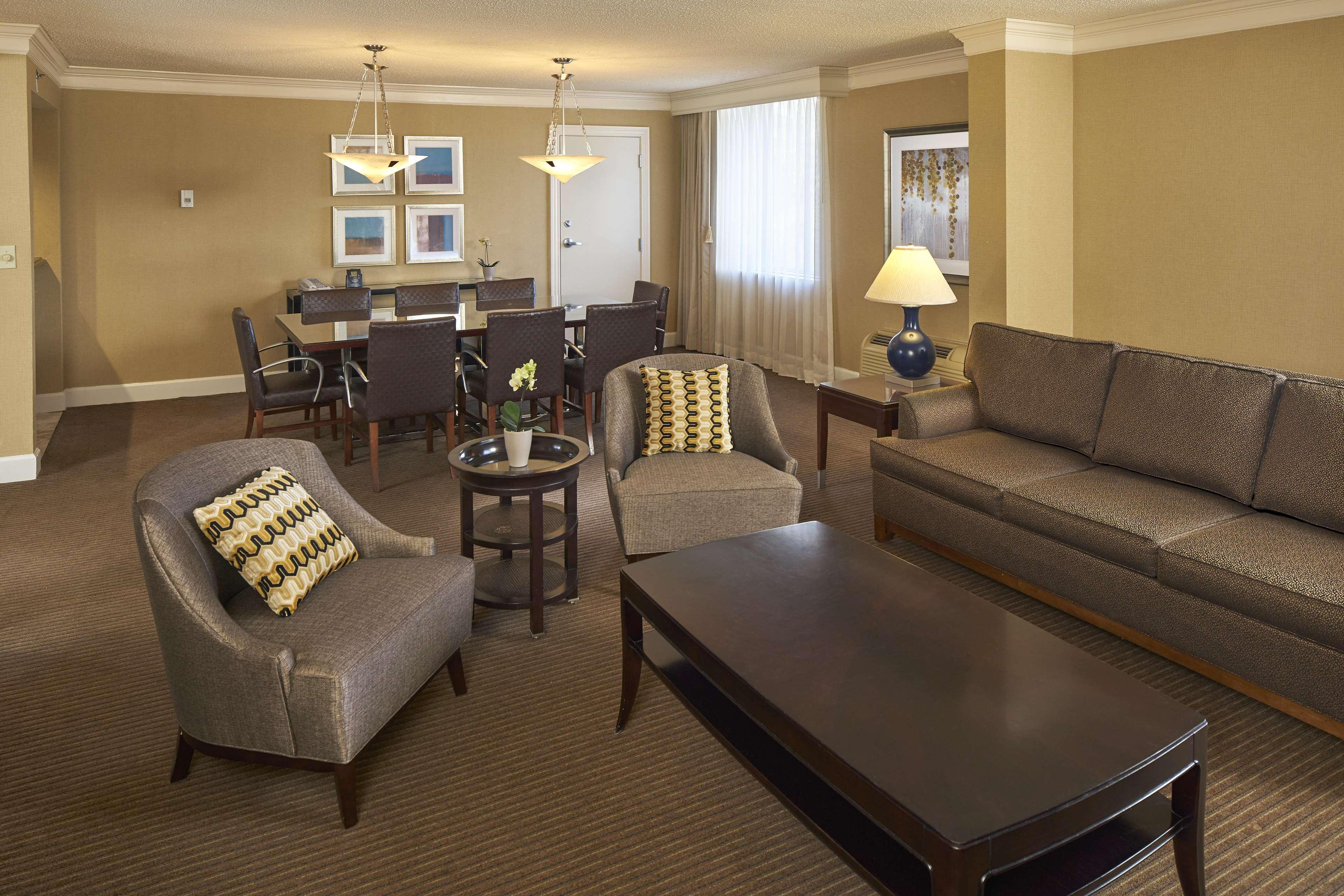 Hilton Raleigh North Hills Hotel Buitenkant foto