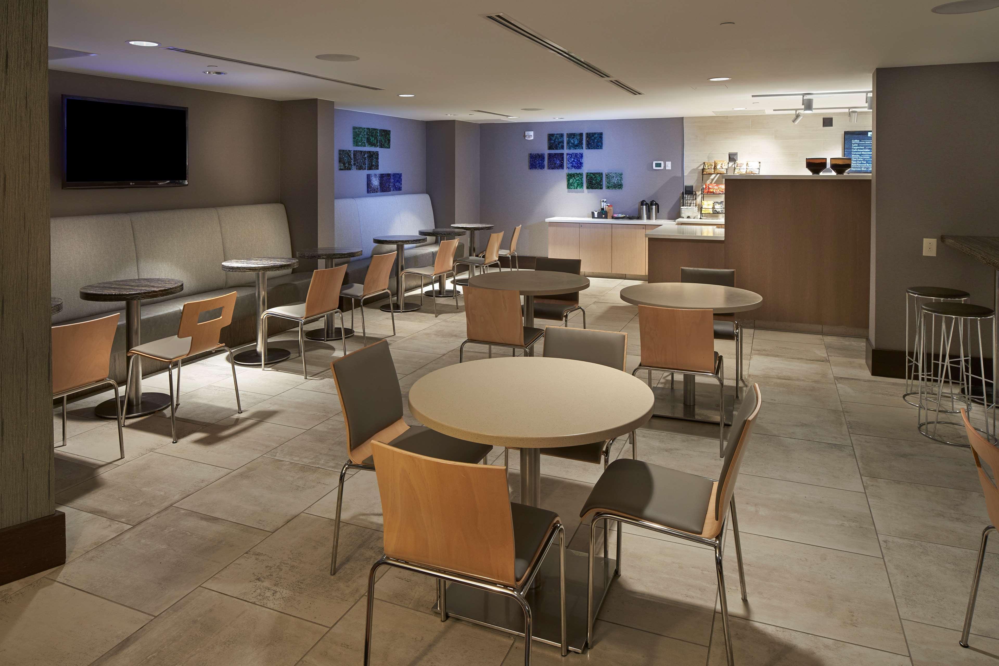 Hilton Raleigh North Hills Hotel Buitenkant foto