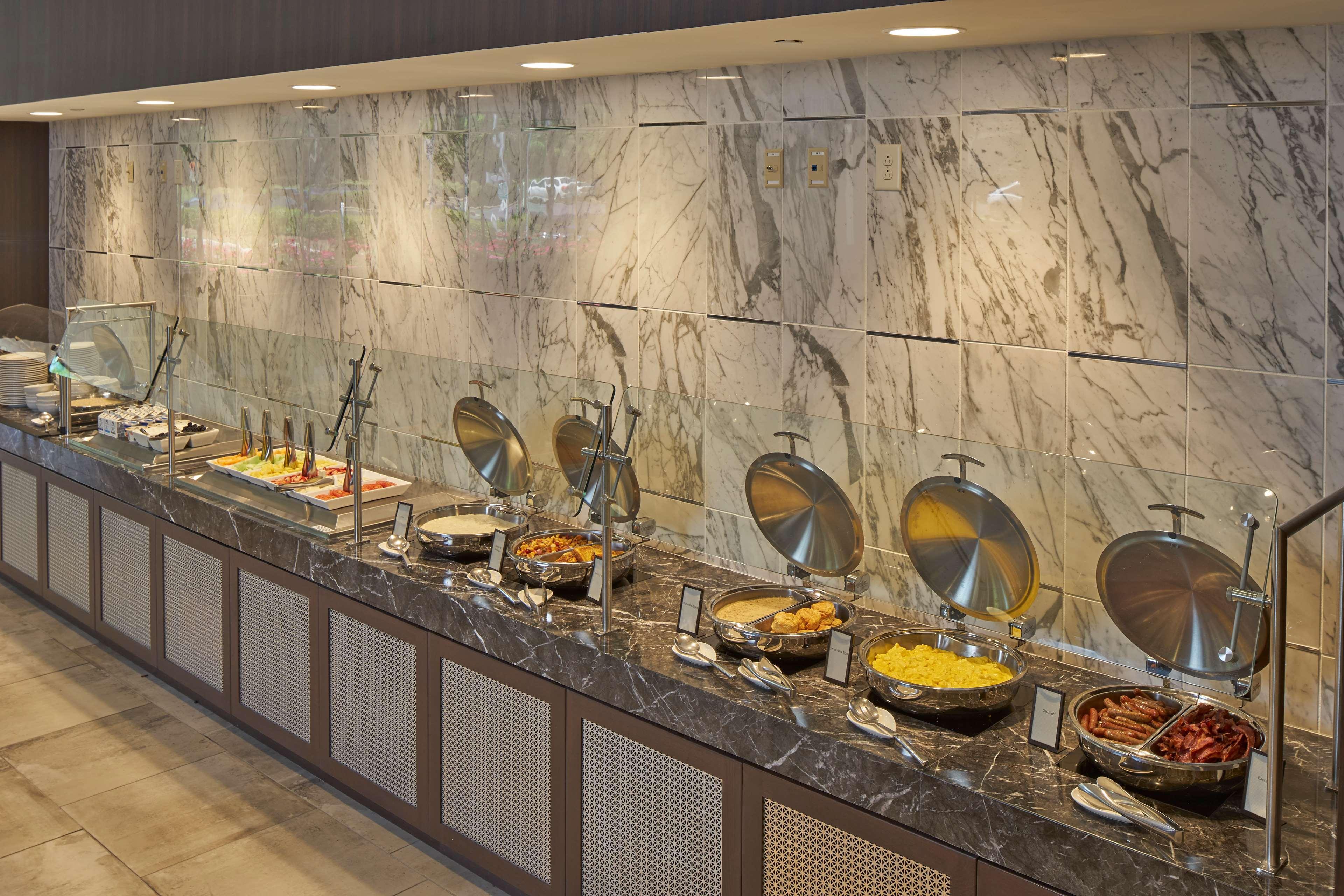 Hilton Raleigh North Hills Hotel Restaurant foto