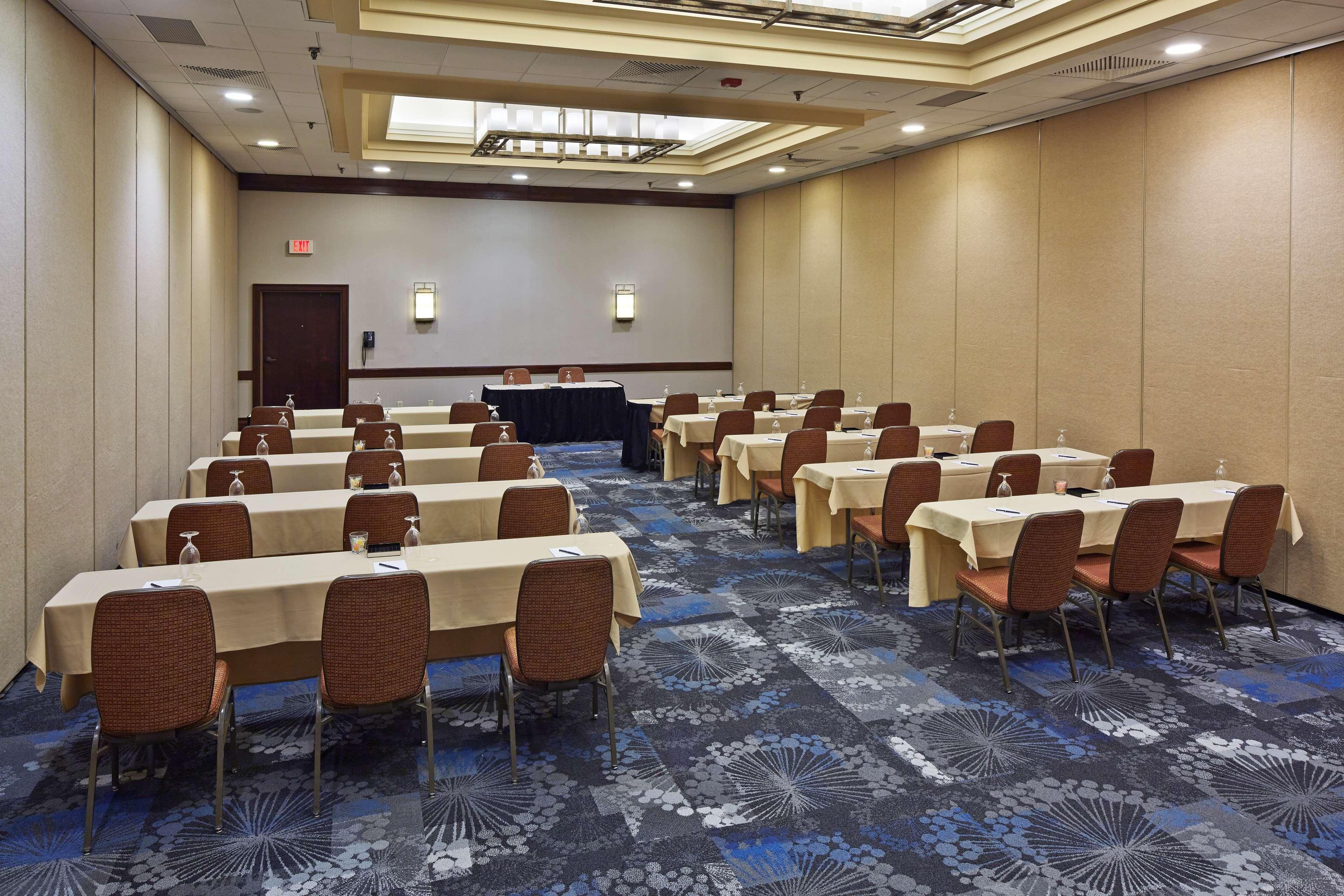 Hilton Raleigh North Hills Hotel Buitenkant foto